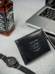 Always Wild Poziomy, codzienny portfel męski ze skóry naturalnej, tłoczenie Always Wild. Portfele męskie Always Wild, bez wzorów, ze skóry. Za 129.00 zł.