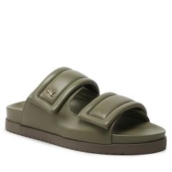 Klapki Patrizia Pepe. Czarne klapki damskie Patrizia Pepe, bez wzorów, bez obcasa, bez zapięcia. Za 579.99 zł.