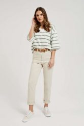 Jeansy mom fit bężowe. Brązowe jeansy damskie MOODO, bez wzorów, z jeansu. W wyprzedaży za 64.99 zł.