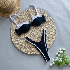 Bikini dwuczęściowe z lamówką odporne na chlor i UV Clorinda. Czarne bikini Intica, s, bez wzorów, z materiału. Za 169.00 zł.