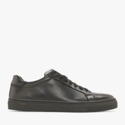 Czarne trampki męskie DILLON. Czarne buty sportowe męskie Ryłko, bez wzorów, ze skóry, sportowe, bez zapięcia. Za 429.99 zł.