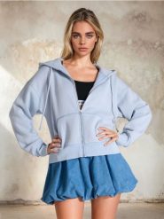 Bluza rozpinana - błękitny. Niebieskie bluzy damskie Sinsay, l, bez wzorów, bez ramiączek, z kapturem. W wyprzedaży za 29.99 zł.