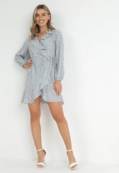 Niebieska Wiązana Sukienka Mini z Falbanką przy Dekolcie Haikia. Niebieskie sukienki damskie Born2be, na imprezę, na wiosnę, l, bez wzorów, bez kołnierzyka, bez ramiączek, mini, kopertowe. Za 34.99 zł.