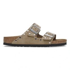 BIRKENSTOCK Arizona Rivet LEVE Taupe Klapki damskie. Brązowe klapki damskie Birkenstock, na lato, bez wzorów, z gumy, eleganckie, bez obcasa, bez zapięcia. Za 529.99 zł.