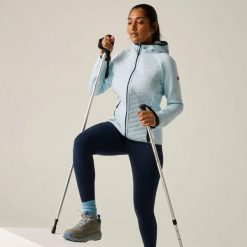 Damska hybrydowa kurtka Andreson. Czerwone kurtki sportowe damskie Regatta, bez wzorów, z materiału, bez ramiączek, z kapturem, trekkingowe. Za 349.99 zł.