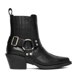 Kowbojki Badura. Czarne botki damskie Badura, bez wzorów, bez obcasa, na słupku, bez zapięcia. Za 259.99 zł.