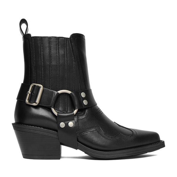 Kowbojki Badura. Czarne botki damskie Badura, bez wzorów, bez obcasa, na słupku, bez zapięcia. Za 259.99 zł.