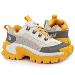 Buty sportowe do chodzenia Cat INTRUDER. Białe obuwie sportowe damskie CATERPILLAR, bez wzorów, bez zapięcia, trekkingowe. W wyprzedaży za 349.00 zł.