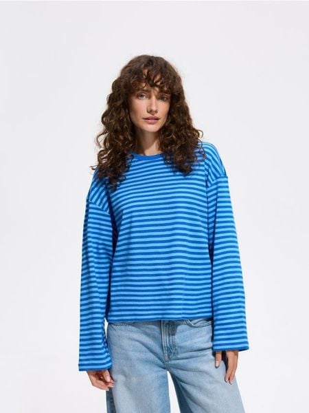 Bawełniana bluza oversize - niebieski. Niebieskie bluzy damskie Reserved, l, bez wzorów, z bawełny, bez ramiączek, bez kaptura. Za 89.99 zł.