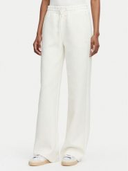 Guess Spodnie dresowe V6YB10 K4295 Kremowy Regular Fit. Białe spodnie dresowe damskie Guess, z aplikacjami, z dresówki. Za 344.99 zł.