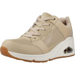 Buty SKECHERS UNO WEDGE - EVERYTHI Jasnobrązowy. Brązowe obuwie sportowe damskie Skechers, bez wzorów, z syntetyku, bez zapięcia. Za 291.99 zł.
