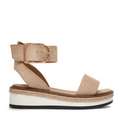 Sandały DeeZee. Brązowe sandały damskie DeeZee, bez wzorów, bez obcasa, na płaskiej podeszwie, bez zapięcia. Za 119.99 zł.