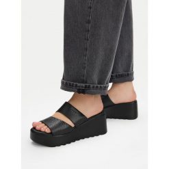 Klapki G-Star. Czarne klapki damskie G-Star, bez wzorów, retro, bez obcasa, bez zapięcia. Za 149.99 zł.