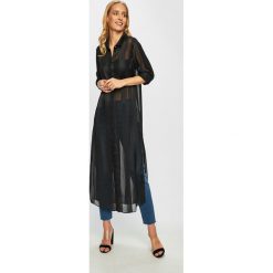 Guess Jeans - Koszula. Czarne koszule damskie Guess Jeans, s, bez wzorów, z jeansu, casualowe, bez kołnierzyka, bez ramiączek. W wyprzedaży za 329.90 zł.