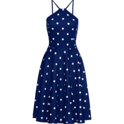 Sukienka letnia bonprix niebiesko-biały. Niebieskie sukienki damskie bonprix, na lato, bez wzorów, bez kołnierzyka, bez ramiączek. Za 109.99 zł.