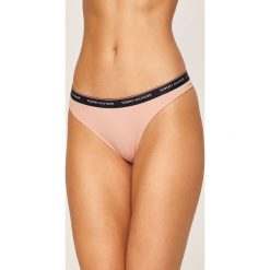Tommy Hilfiger - Stringi (3 pack). Czerwone majtki damskie Tommy Hilfiger, z bawełny. W wyprzedaży za 129.90 zł.