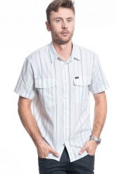 KOSZULA MĘSKA LEE SS CHETOPA SHIRT STERLING BLUE L66ATINZ 112116310. Niebieskie koszule męskie Lee, l, bez wzorów, bez kołnierzyka, bez ramiączek. Za 129.99 zł.