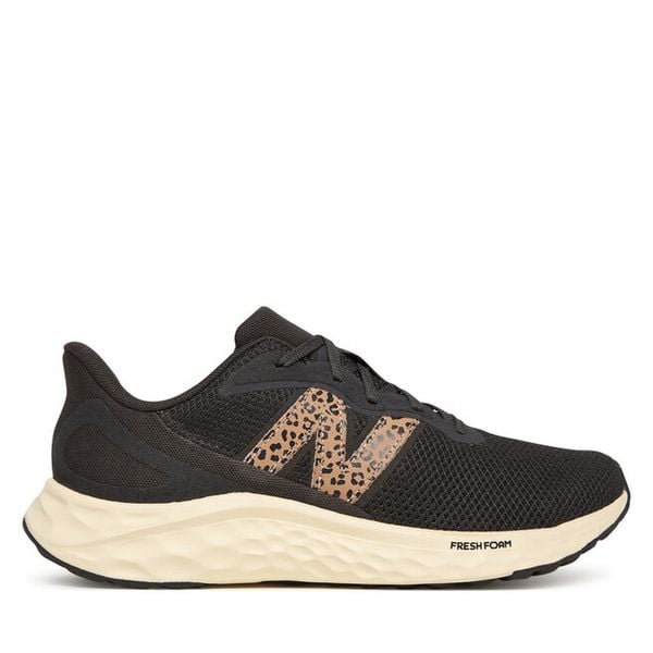 Buty do biegania New Balance. Czarne obuwie sportowe damskie New Balance, bez wzorów, bez zapięcia, do biegania. Za 349.99 zł.