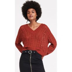 Sweter z warkoczowym splotem - Brązowy. Brązowe swetry nierozpinane damskie Reserved, l, bez wzorów, ze splotem, bez kołnierzyka, bez ramiączek. Za 89.99 zł.