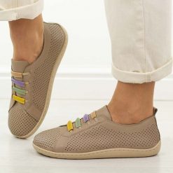 Beżowe skórzane półbuty damskie barefoot Jezzi Ol38-5. Brązowe półbuty damskie Jezzi, na jesień, w ażurowe wzory, z jeansu, klasyczne, bez obcasa, na płaskiej podeszwie, bez zapięcia. Za 239.00 zł.