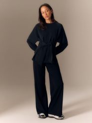 4F Bluza regular z wiązaniem i modalem damska - czarna L. Czarne bluzy damskie 4F, l, bez wzorów, z dzianiny, bez ramiączek, bez kaptura. Za 189.99 zł.