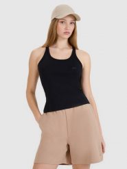 4F Top slim gładki damski - czarny L. Czarne topy damskie 4F, l, bez wzorów, z bawełny, klasyczne, bez kołnierzyka, bez ramiączek. Za 39.99 zł.