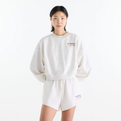 Bluza damska New Balance WT62X7T4LIT – biała. Białe bluzy damskie New Balance, m, z aplikacjami, z bawełny, klasyczne, bez ramiączek, bez kaptura. Za 269.99 zł.