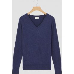 Sweter w kolorze granatowym. Niebieskie swetry nierozpinane damskie Rodier, bez wzorów, prążkowane, klasyczne, bez kołnierzyka, bez ramiączek. W wyprzedaży za 152.95 zł.