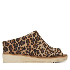 Klapki Tamaris. Brązowe klapki damskie Tamaris, bez wzorów, bez obcasa, bez zapięcia. Za 219.99 zł.