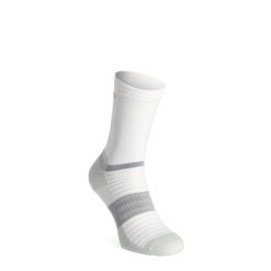 Skarpety do biegania Inov-8 Active High. Białe skarpetki damskie Inov-8, bez wzorów. Za 60.99 zł.