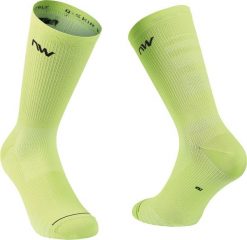 Skarpety rowerowe NORTHWAVE Extreme Pro Sock. Zielone skarpetki damskie Northwave, bez wzorów. Za 39.00 zł.