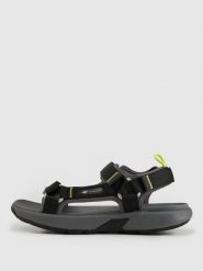 4F Sandały SVING męskie - czarne 42. Czarne sandały męskie 4F, na lato, bez wzorów, z gumy, bez zapięcia. Za 199.99 zł.