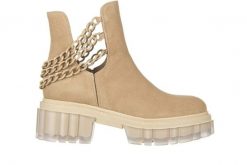 Botki Bayla-159 3954 001-P Beż Welur 159026, Beż, Skóra naturalna - 39. Brązowe botki damskie Bayla, bez wzorów, z gumy, klasyczne, bez obcasa, bez zapięcia. W wyprzedaży za 249.00 zł.