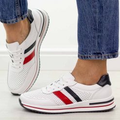 Białe ażurowe skórzane półbuty damskie S.Barski 7067. Białe półbuty damskie S.BARSKI, na jesień, w ażurowe wzory, z jeansu, casualowe, bez obcasa, na płaskiej podeszwie, bez zapięcia. Za 249.00 zł.