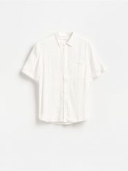 Koszula regular fit w kratę - biały. Białe koszule męskie Reserved, l, bez wzorów, z tkaniny, bez kołnierzyka, bez ramiączek. Za 119.99 zł.