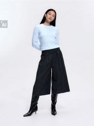 Sweter z domieszką wiskozy - jasnoniebieski. Niebieskie swetry nierozpinane damskie Reserved, l, bez wzorów, z dzianiny, bez kołnierzyka, bez ramiączek. Za 99.99 zł.