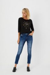 Jeansy typu straight leg. Niebieskie jeansy damskie MOODO, bez wzorów, z bawełny, długie. W wyprzedaży za 25.99 zł.