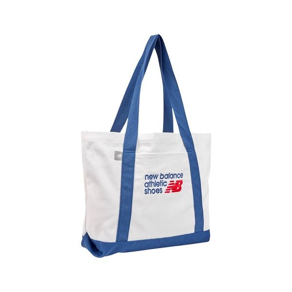 Torba sportowa New Balance LAB51501SET – biała. Białe torby na laptopa damskie New Balance, bez wzorów, z materiału. Za 139.99 zł.