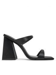 Just Cavalli Klapki 76RA3S40 Czarny. Czarne klapki damskie Just Cavalli, bez wzorów, z materiału, bez obcasa, bez zapięcia. Za 939.99 zł.