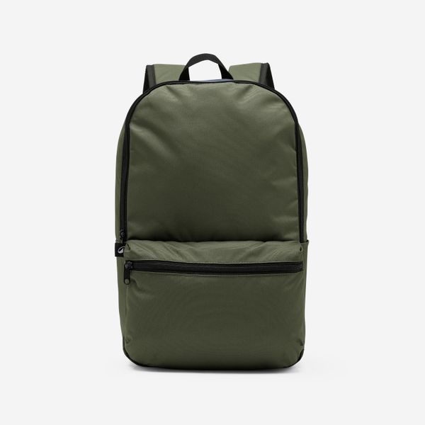 Plecak Commute 100, 15 L z kieszenią na laptopa. Zielone plecaki męskie Decathlon, bez wzorów, z materiału. Za 24.99 zł.