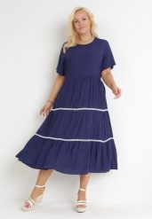 Granatowa Rozkloszowana Sukienka Maxi Wiązana z Tyłu Zathia. Niebieskie sukienki damskie Born2be, xl, w ażurowe wzory, z materiału, bez kołnierzyka, bez ramiączek, maxi, rozkloszowane. Za 79.99 zł.