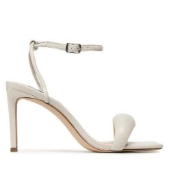 Sandały Steve Madden. Brązowe sandały damskie Steve Madden, bez wzorów, bez obcasa, na szpilce, bez zapięcia. Za 330.00 zł.