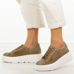 Brązowe skórzane ażurowe półbuty damskie Filippo Dp7675/26. Brązowe półbuty damskie Filippo, na jesień, w ażurowe wzory, z jeansu, klasyczne, z okrągłym noskiem, bez obcasa, na platformie, bez zapięcia. Za 259.00 zł.