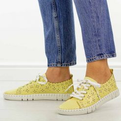 Żółte ażurowe skórzane półbuty damskie Filippo Dp7631/26. Żółte półbuty damskie Filippo, na lato, w ażurowe wzory, z jeansu, casualowe, z okrągłym noskiem, bez obcasa, na płaskiej podeszwie, bez zapięcia. Za 219.00 zł.