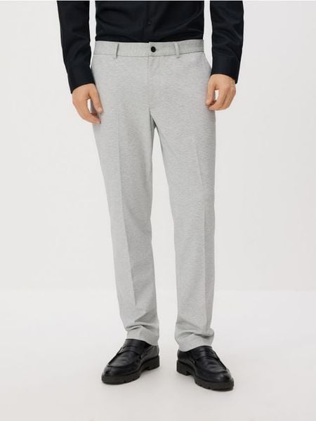 Garniturowe spodnie slim fit - jasnoszary. Szare garnitury męskie Reserved, l, bez wzorów, z dzianiny. W wyprzedaży za 89.99 zł.