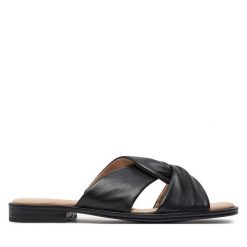 Klapki Caprice. Czarne klapki damskie Caprice, bez wzorów, bez obcasa, bez zapięcia. Za 269.99 zł.