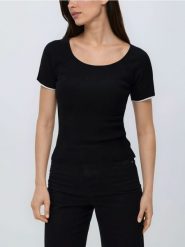 Sweter z krótkim rękawem - czarny. Czarne swetry nierozpinane damskie Reserved, l, bez wzorów, z dzianiny, bez kołnierzyka, bez ramiączek. Za 79.99 zł.