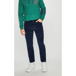Tommy Jeans - Spodnie. Niebieskie spodnie materiałowe męskie Tommy Jeans, bez wzorów, z bawełny. W wyprzedaży za 299.90 zł.