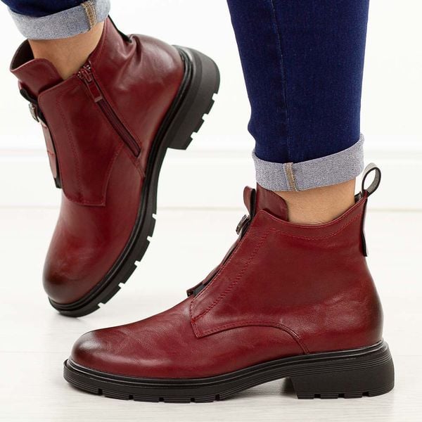 Czerwone botki damskie Jezzi 2501-1. Czerwone botki damskie Jezzi, na jesień, bez wzorów, z jeansu, biznesowe, z okrągłym noskiem, bez obcasa, na płaskiej podeszwie, bez zapięcia. Za 229.00 zł.