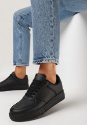 Czarne Sneakersy na Grubej Podeszwie z Ekoskóry z Przeszyciami Geriada. Czarne obuwie sportowe damskie Born2be, bez wzorów, bez zapięcia. Za 79.99 zł.